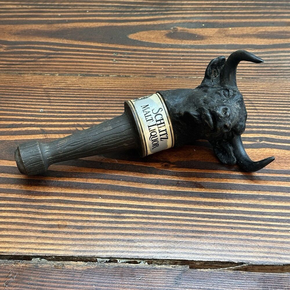 Vintage 1978 Schlitz Malt Liquor Figural Bull Cow Beer Tap Handle Pull Wisconsin